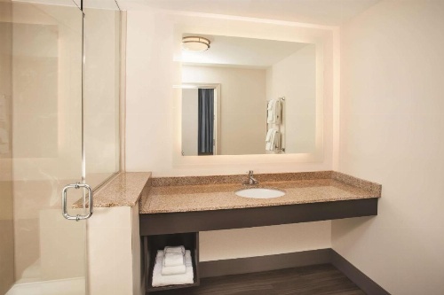La Quinta Inn & Suites by Wyndham Chicago Downtown image 20