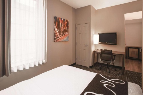 La Quinta Inn & Suites by Wyndham Chicago Downtown image 29