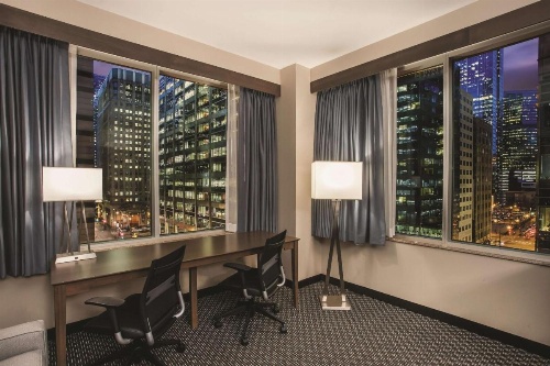 La Quinta Inn & Suites by Wyndham Chicago Downtown image 33