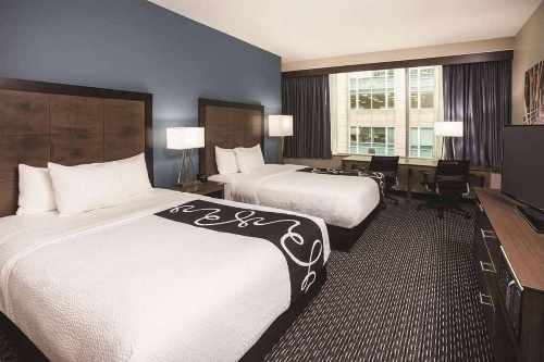 La Quinta Inn & Suites by Wyndham Chicago Downtown image 6