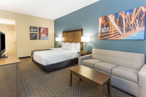 La Quinta Inn & Suites by Wyndham Chicago Downtown image 9